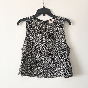 One Clothing Black & White sleeveless blouse